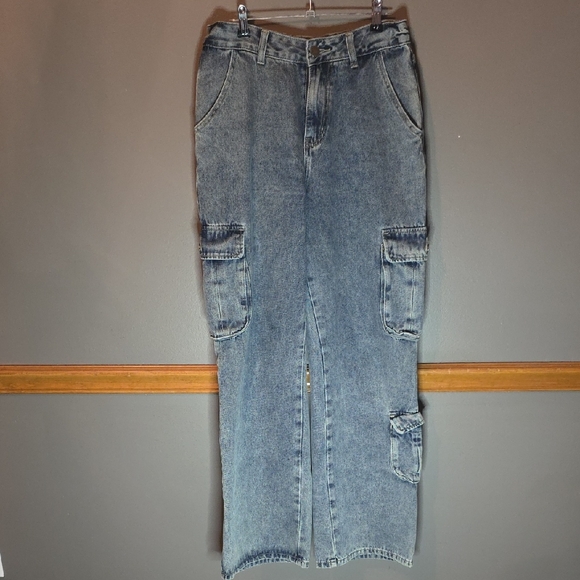 Stylish Wide Leg Cargo Jeans in Denim Blue - Picture 1 of 4